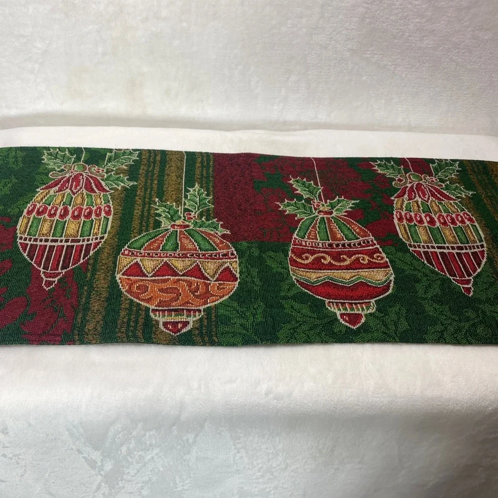 Beautiful Christmas Woven Tapestry Table Runner Green Red Gold Holiday Decor‎